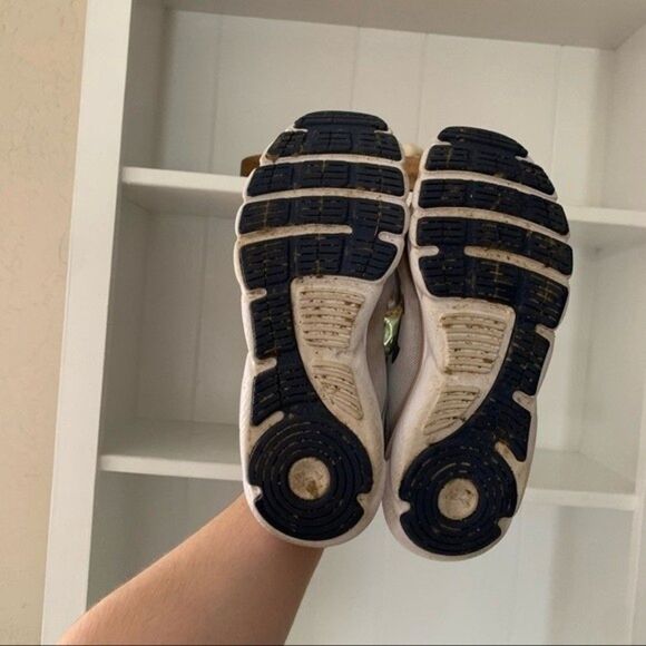 Under Armour Gray Mesh Charged Assert 8 Light Weight Running Sneakers - Picture 12 of 13